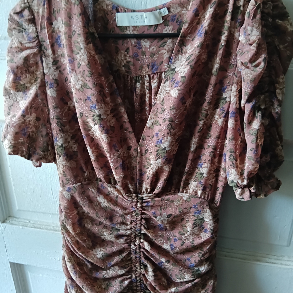 Floral Ruched Dress - Picture 3 of 4